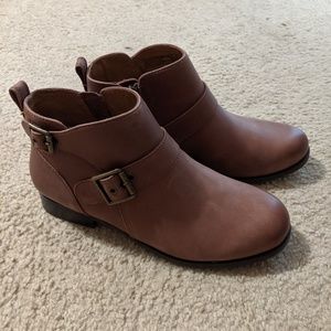 NWOT Vionic Booties